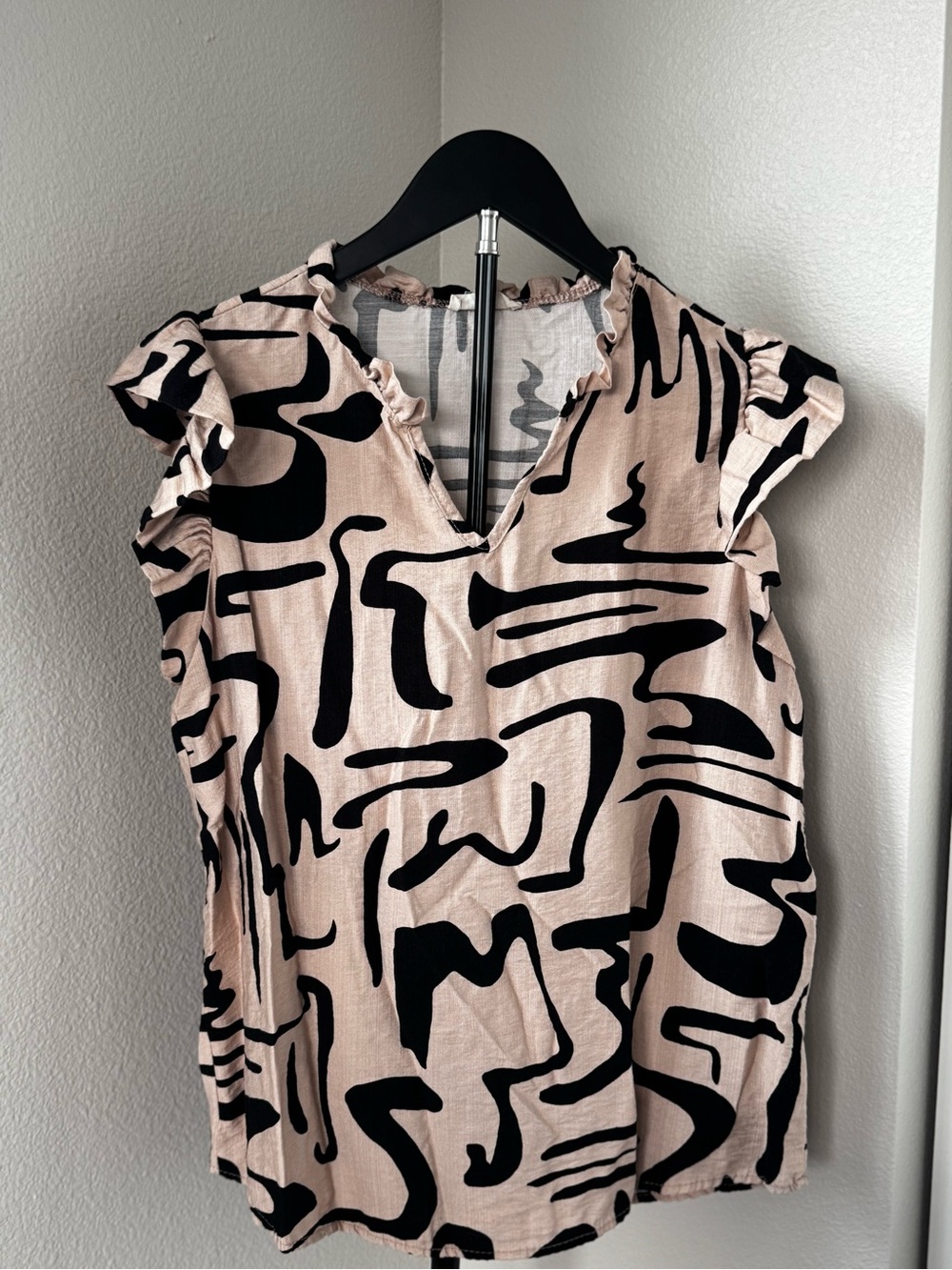 Women’s Abstract Print Ruffle Sleeve Blouse - Black on Blush
